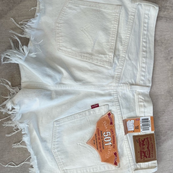 Levi Strauss white shorts - Picture 4 of 5
